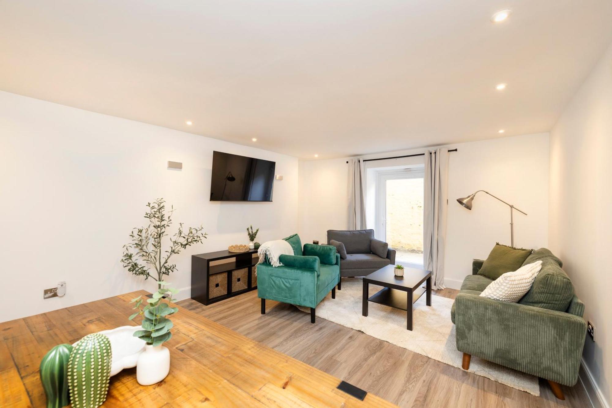 Joivy 3Br Flat In Haymarket With Free Parking EDI Exterior photo