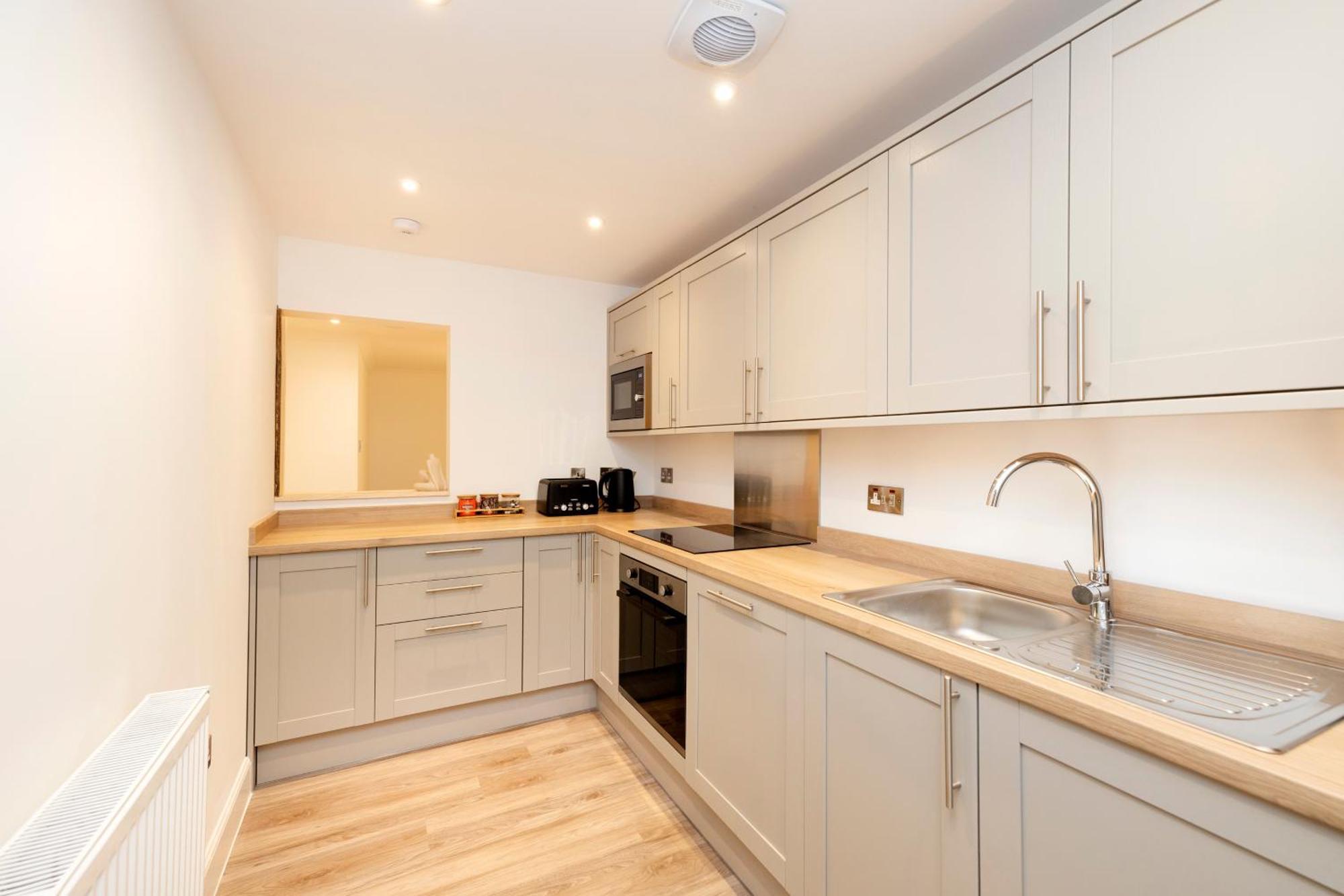 Joivy 3Br Flat In Haymarket With Free Parking EDI Exterior photo