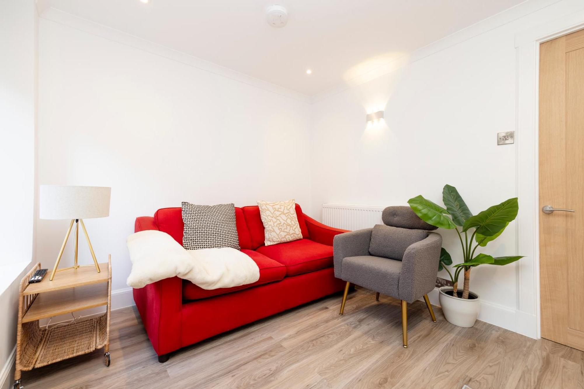 Joivy 3Br Flat In Haymarket With Free Parking EDI Exterior photo