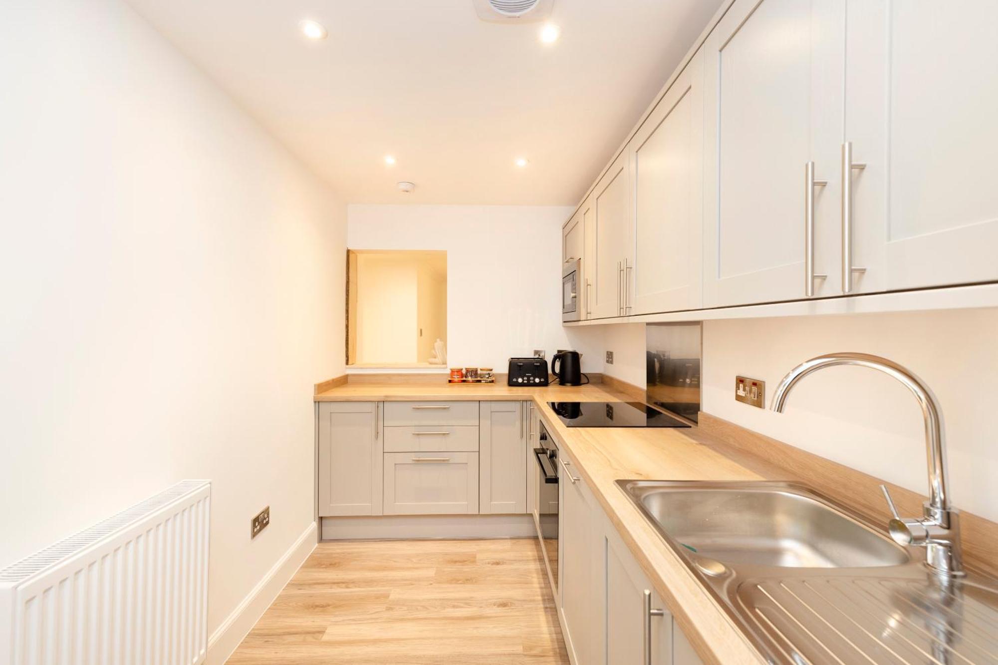 Joivy 3Br Flat In Haymarket With Free Parking EDI Exterior photo