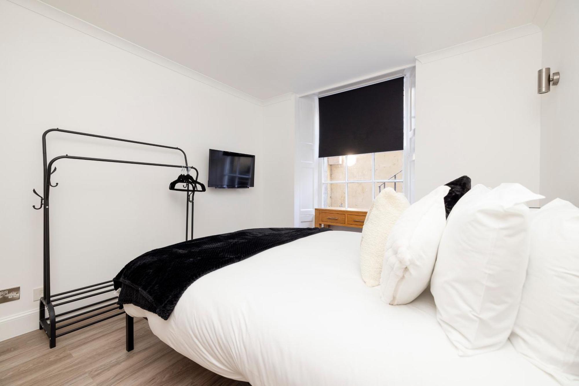 Joivy 3Br Flat In Haymarket With Free Parking EDI Exterior photo