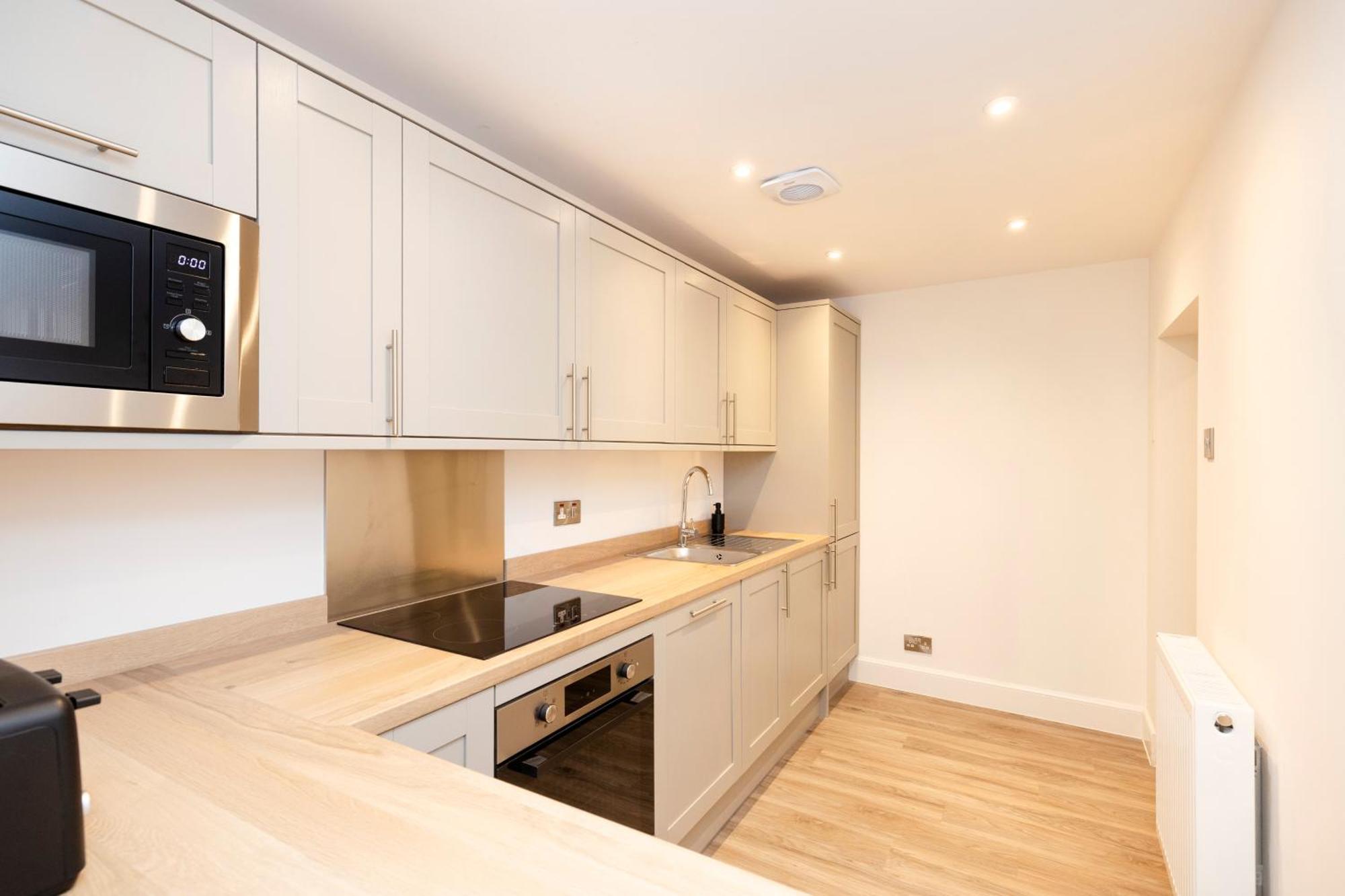 Joivy 3Br Flat In Haymarket With Free Parking EDI Exterior photo