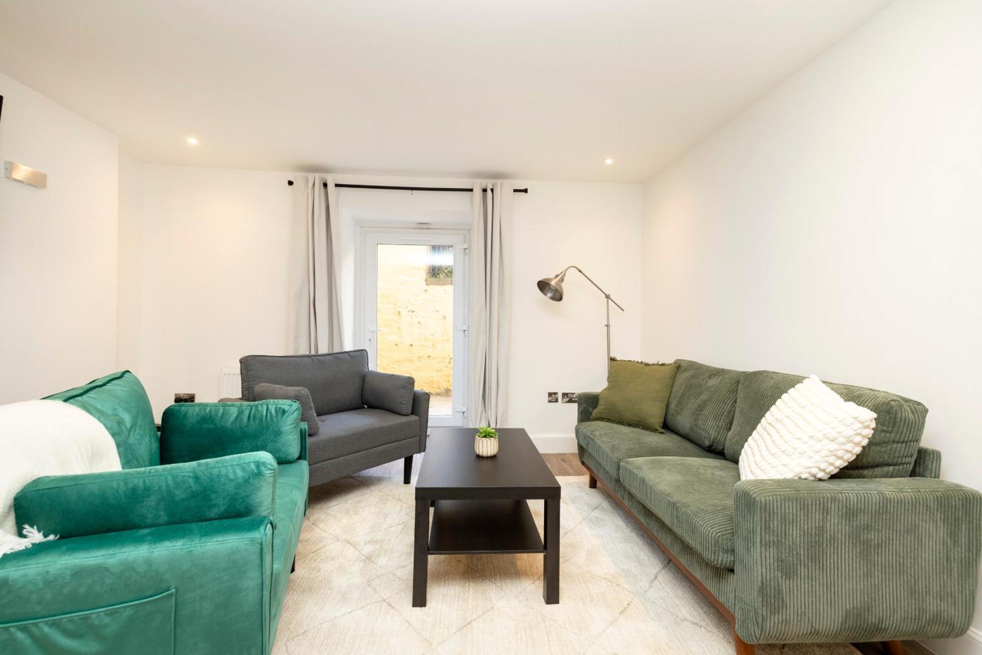 Joivy 3Br Flat In Haymarket With Free Parking EDI Exterior photo
