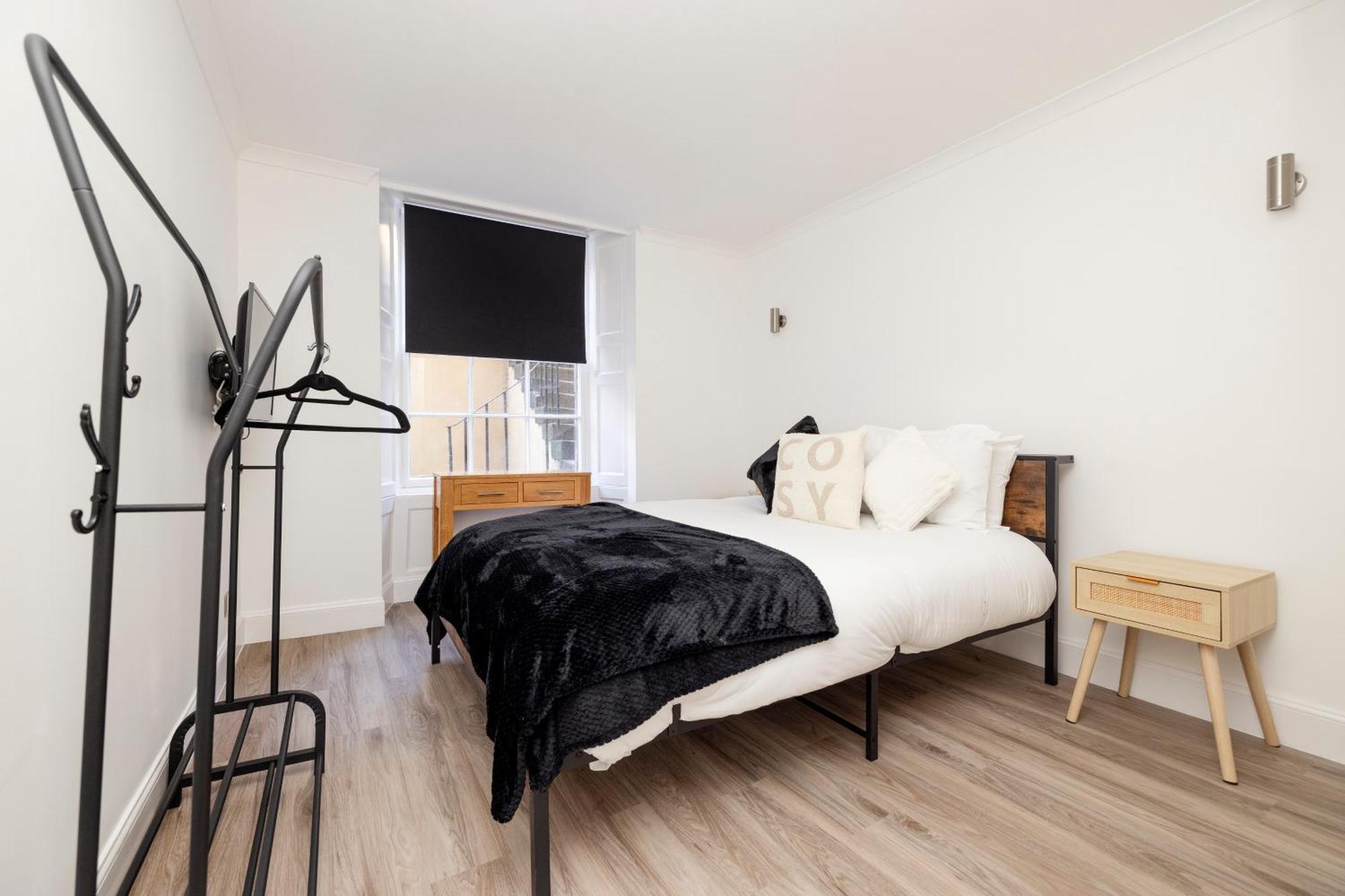 Joivy 3Br Flat In Haymarket With Free Parking EDI Exterior photo