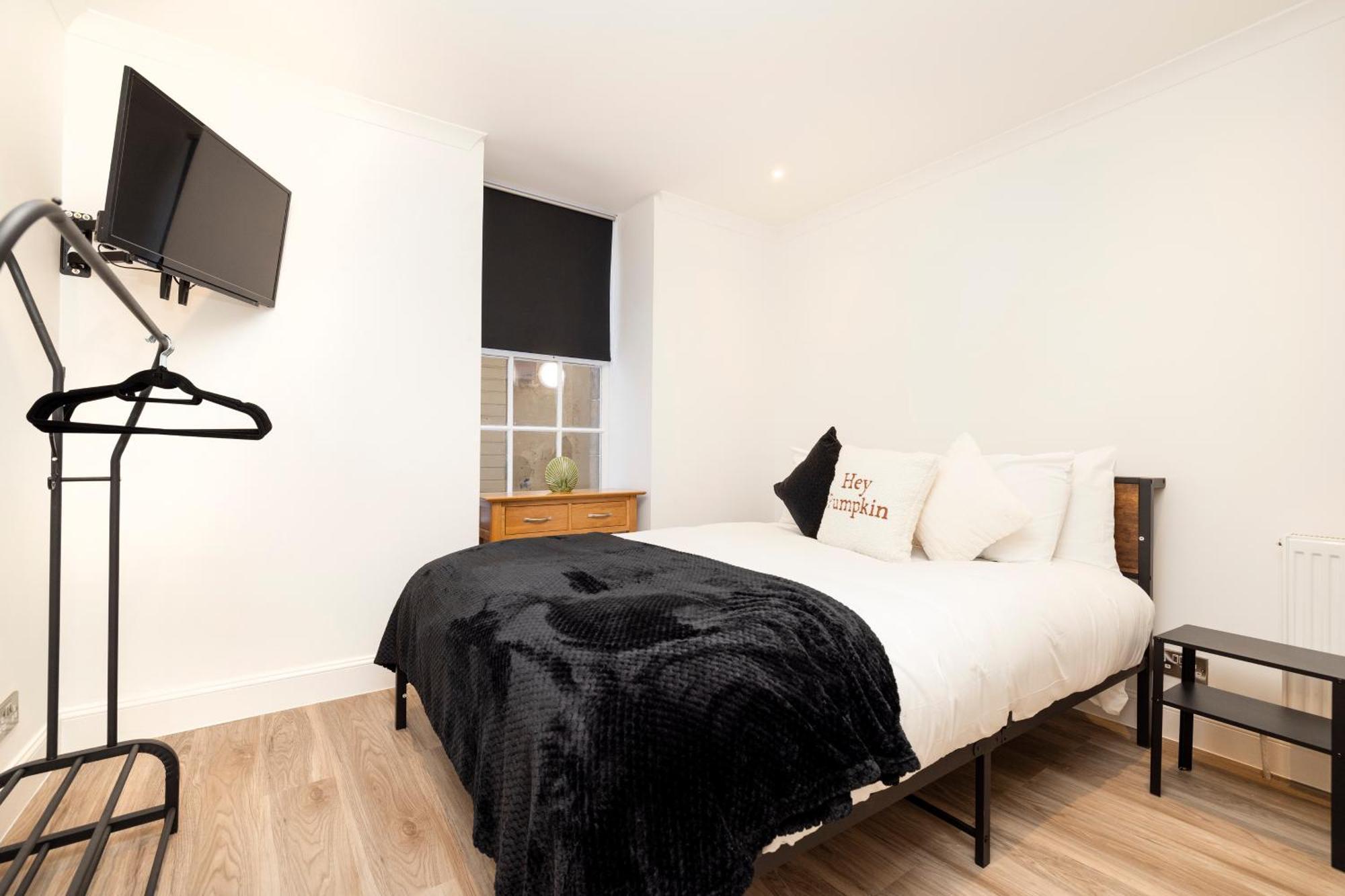 Joivy 3Br Flat In Haymarket With Free Parking EDI Exterior photo