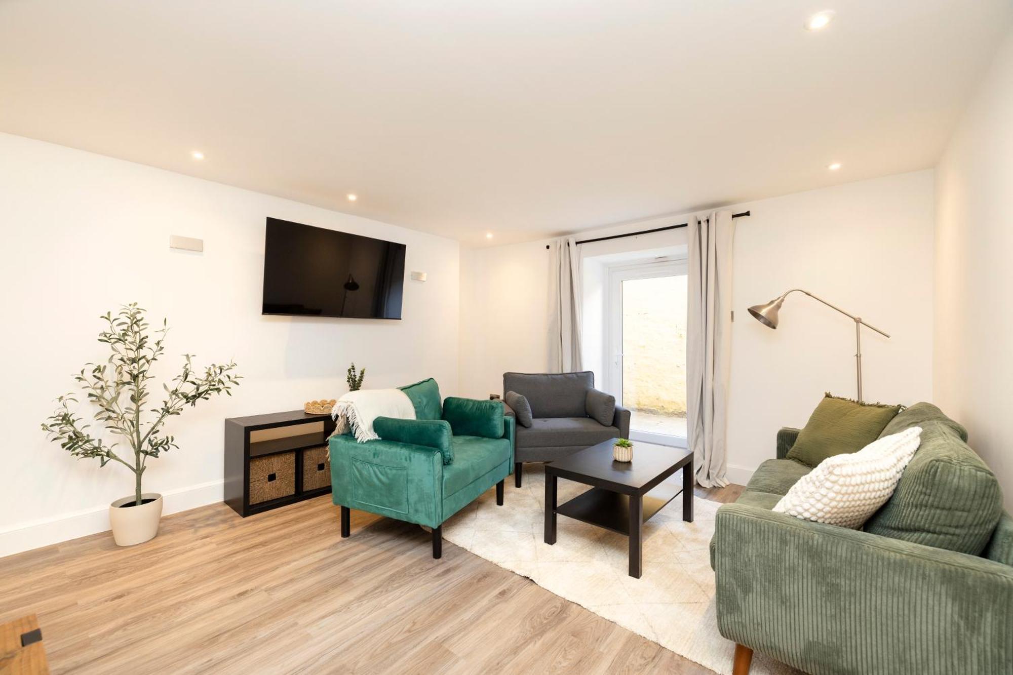 Joivy 3Br Flat In Haymarket With Free Parking EDI Exterior photo