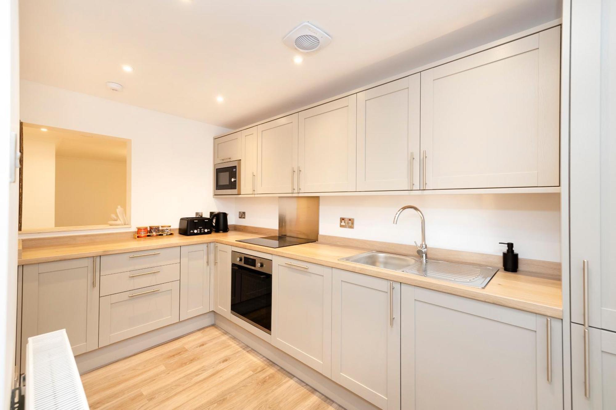 Joivy 3Br Flat In Haymarket With Free Parking EDI Exterior photo