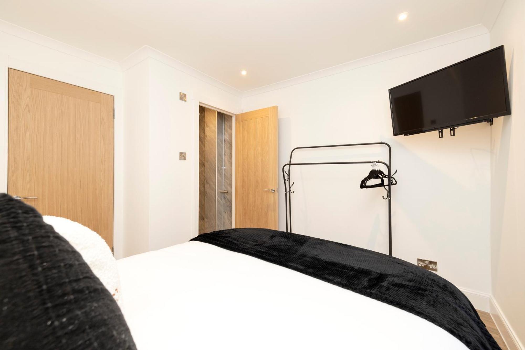 Joivy 3Br Flat In Haymarket With Free Parking EDI Exterior photo