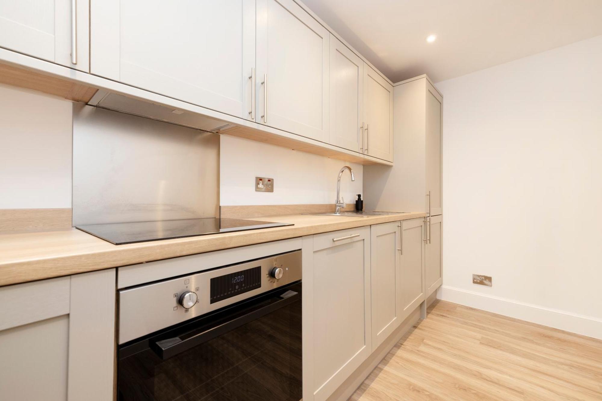 Joivy 3Br Flat In Haymarket With Free Parking EDI Exterior photo